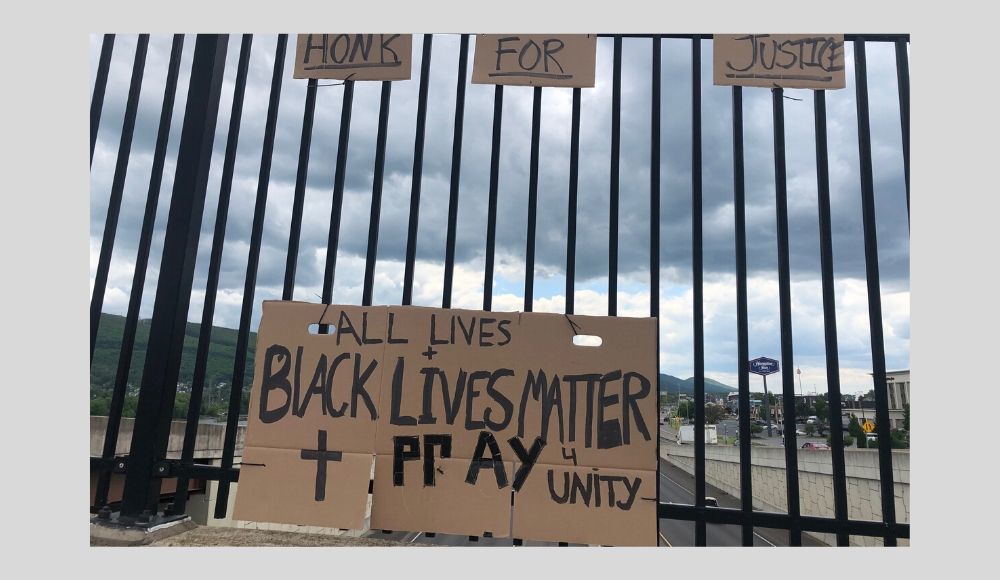 Black Lives Matter unity sign _ 2020